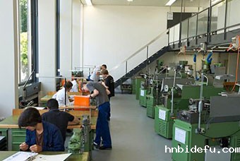 特变电工车间7S升级中选择JJB竞技宝工作台